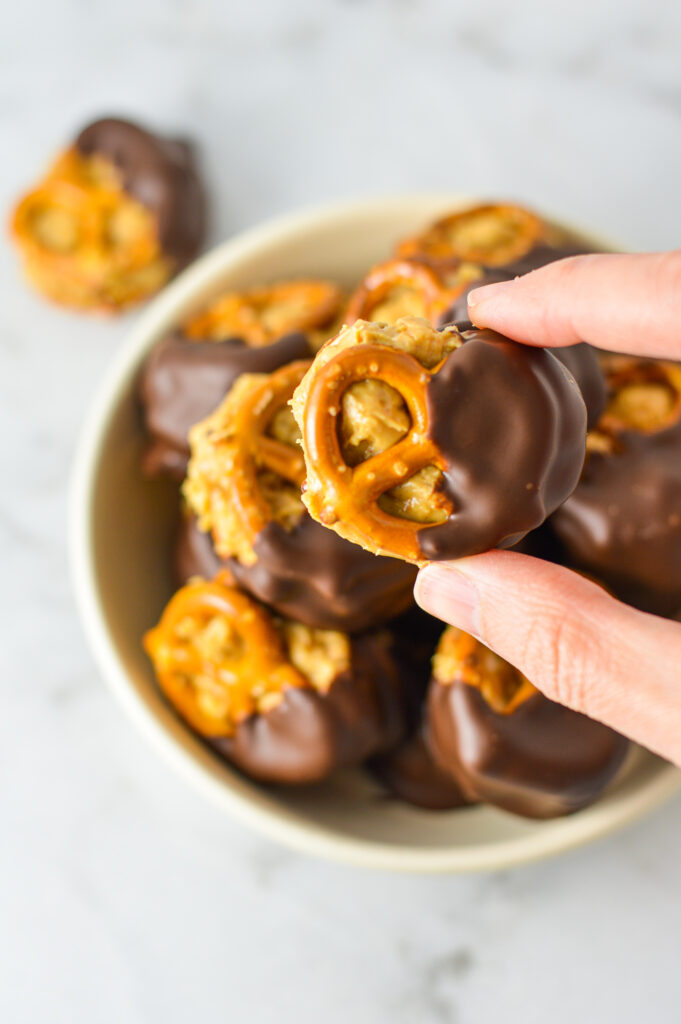 Crunchy Peanut Butter Pretzel Bites