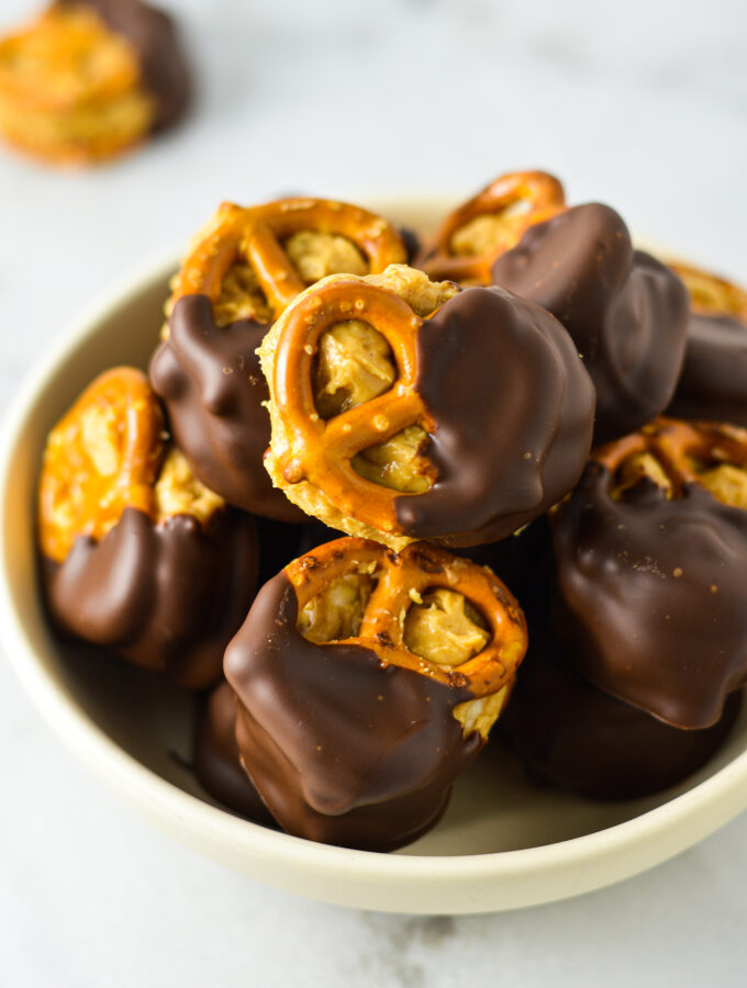 Crunchy Peanut Butter Pretzel Bites