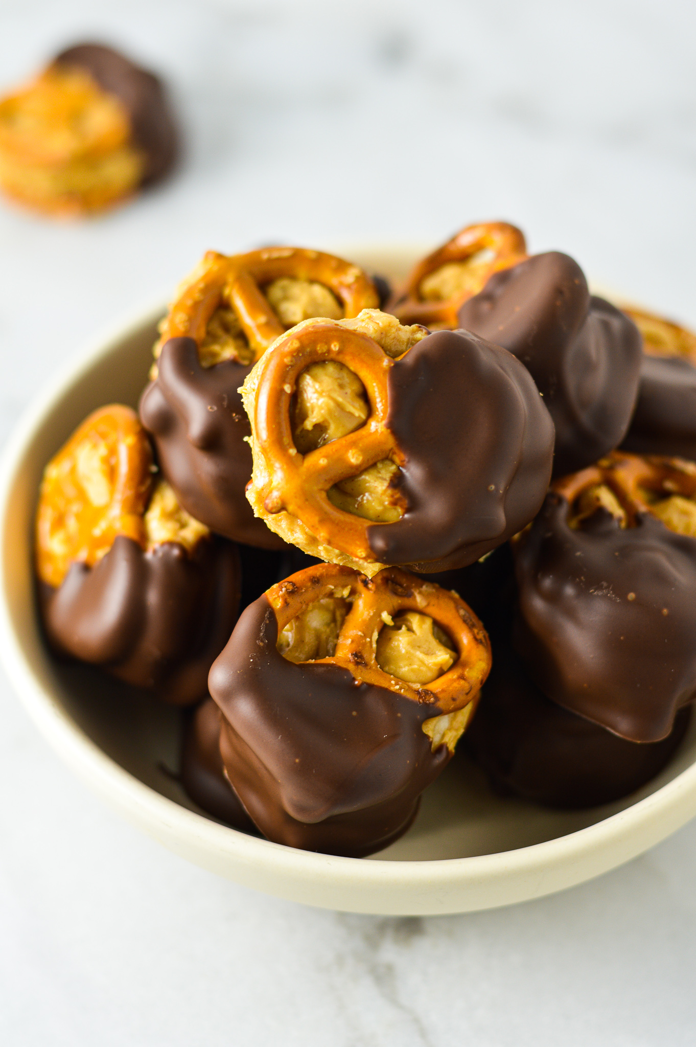 Crunchy Peanut Butter Pretzel Bites