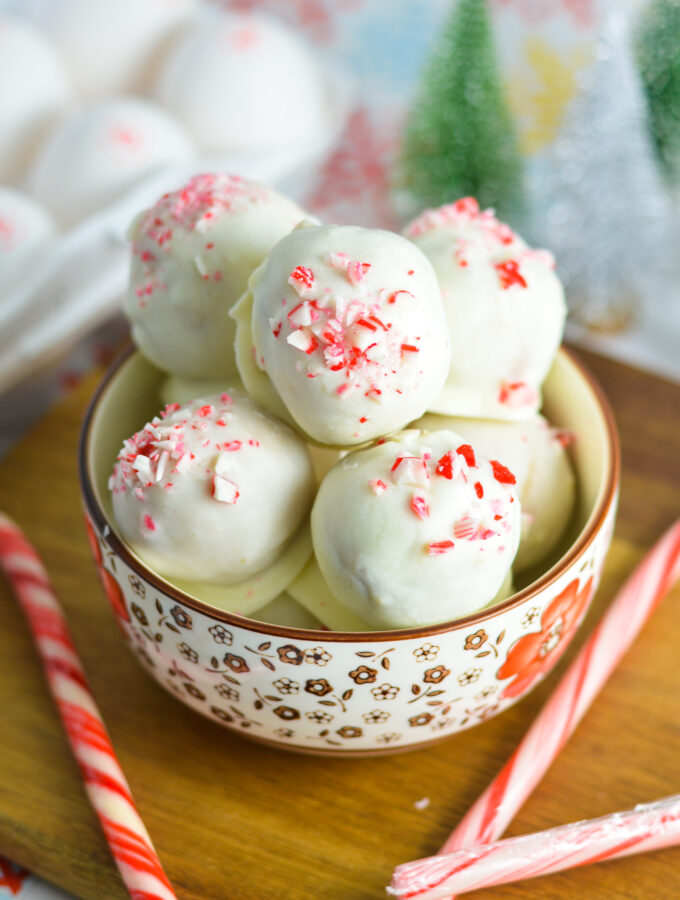 Easy Peppermint Cake Balls