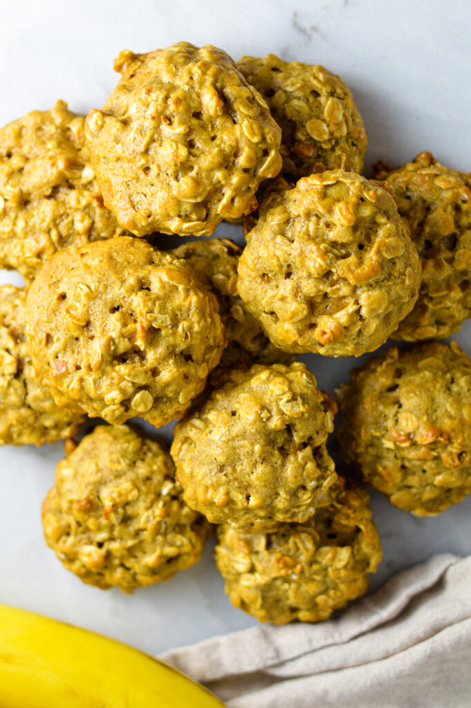 Healthy Peanut Butter and Banana Oat Cookies